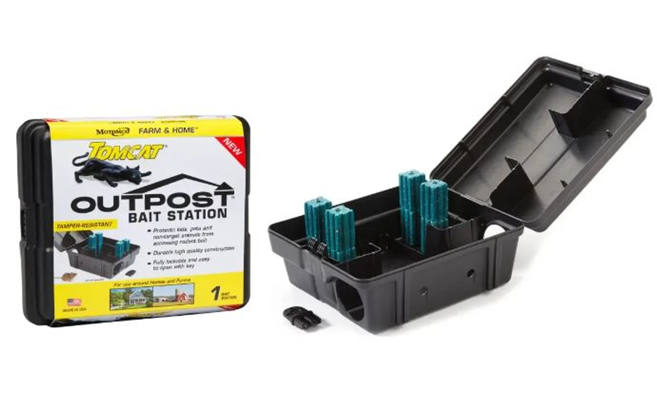 Tomcat Outpost Bait Station 3 Tomcat Outpost Bait Station